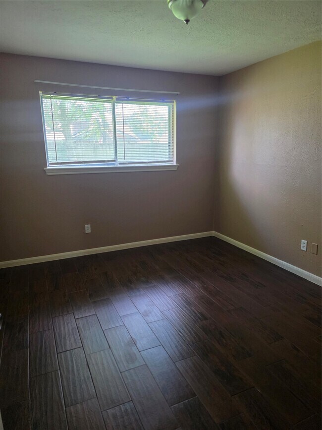 Building Photo - 2703 Westfield St