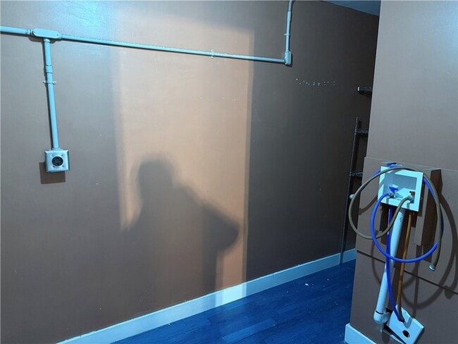 Building Photo - 20 Elm St