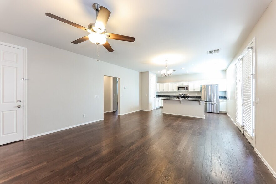 Building Photo - 1187 N 164th Ave