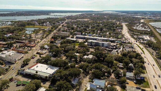 Building Photo - 14 Sanchez Ave