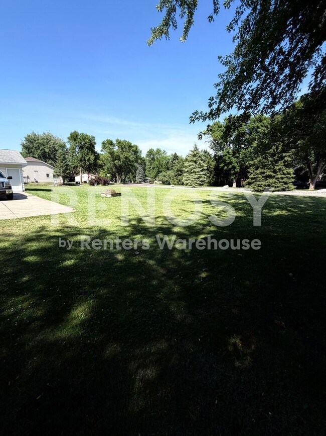 Building Photo - Available Now 3 Bedroom 1 Bath Single Family Home in Winsted