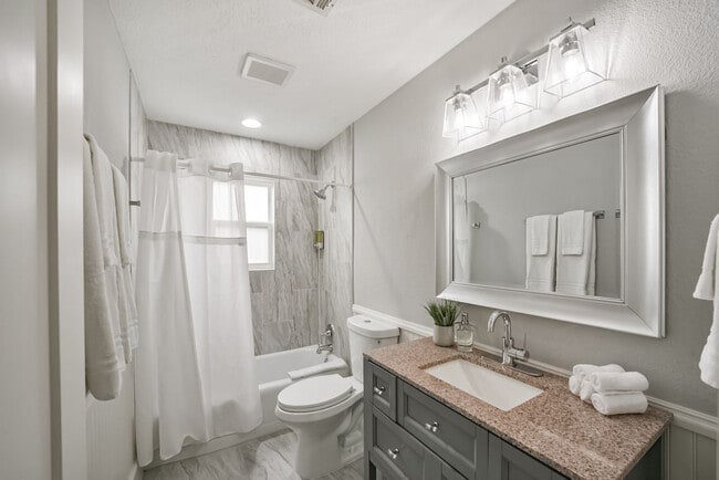 Building Photo - 5719 Viking Dr