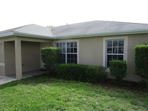 Building Photo - 1519 Nelson Rd N
