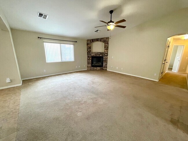 Building Photo - Beautiful 3 Bedroom Home in Cul de Sac!