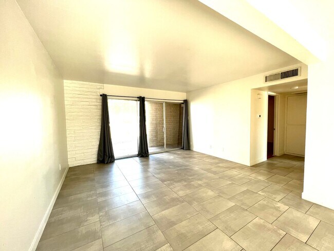 Building Photo - Arcadia-Biltmore area apartment -- MOVE IN...