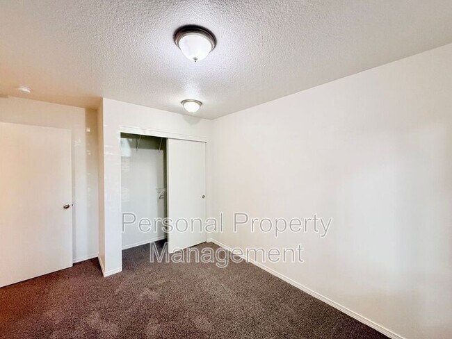 Building Photo - 3412 NE 66th Ave
