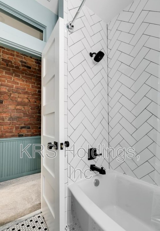Building Photo - 228 N 32nd St