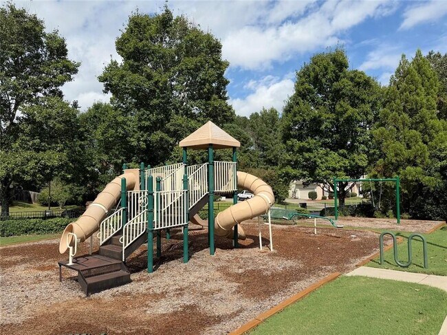 Building Photo - 520 Midhurst Pl
