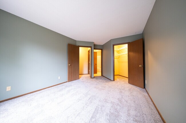 Building Photo - 7451 W 110th St