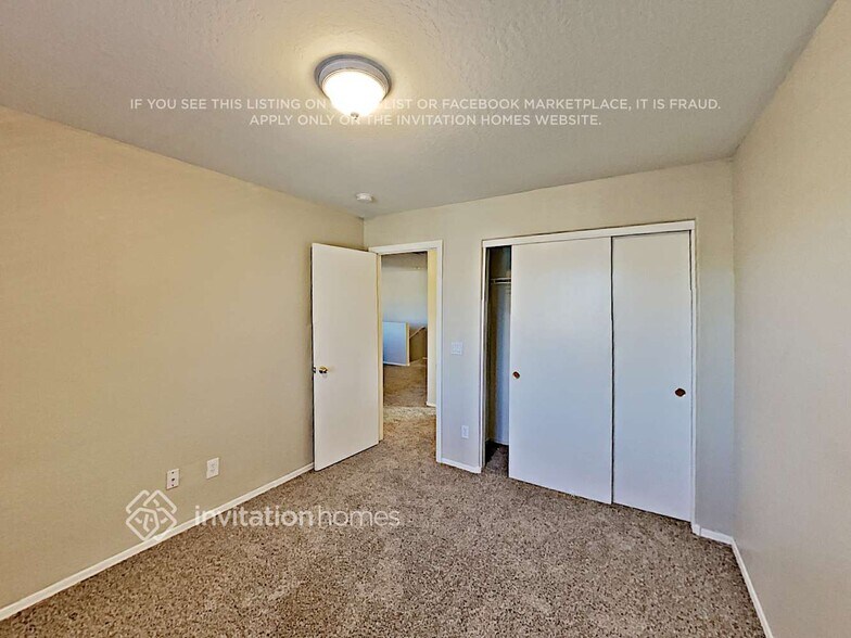 Building Photo - 423 S Sabrina