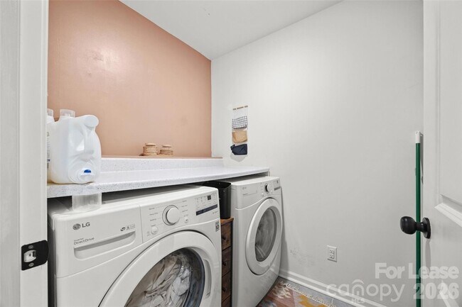 Building Photo - 616 Altamonte Dr