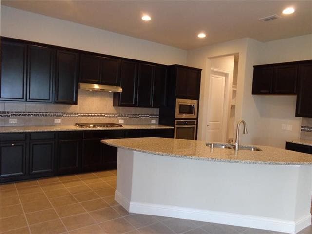 Building Photo - 5105 Rosewood Ln