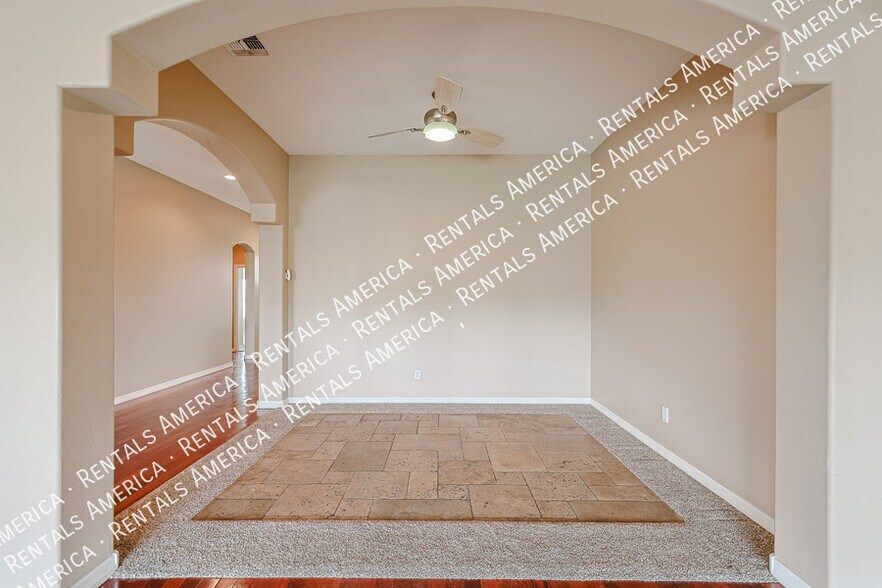 Building Photo - 14712 W Edgemont Ave
