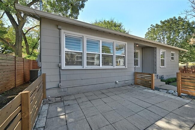 Building Photo - 1203 W 40th St