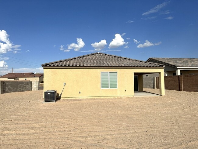 Building Photo - 4 bedroom, 2 bathroom Mystic Canyon Gem