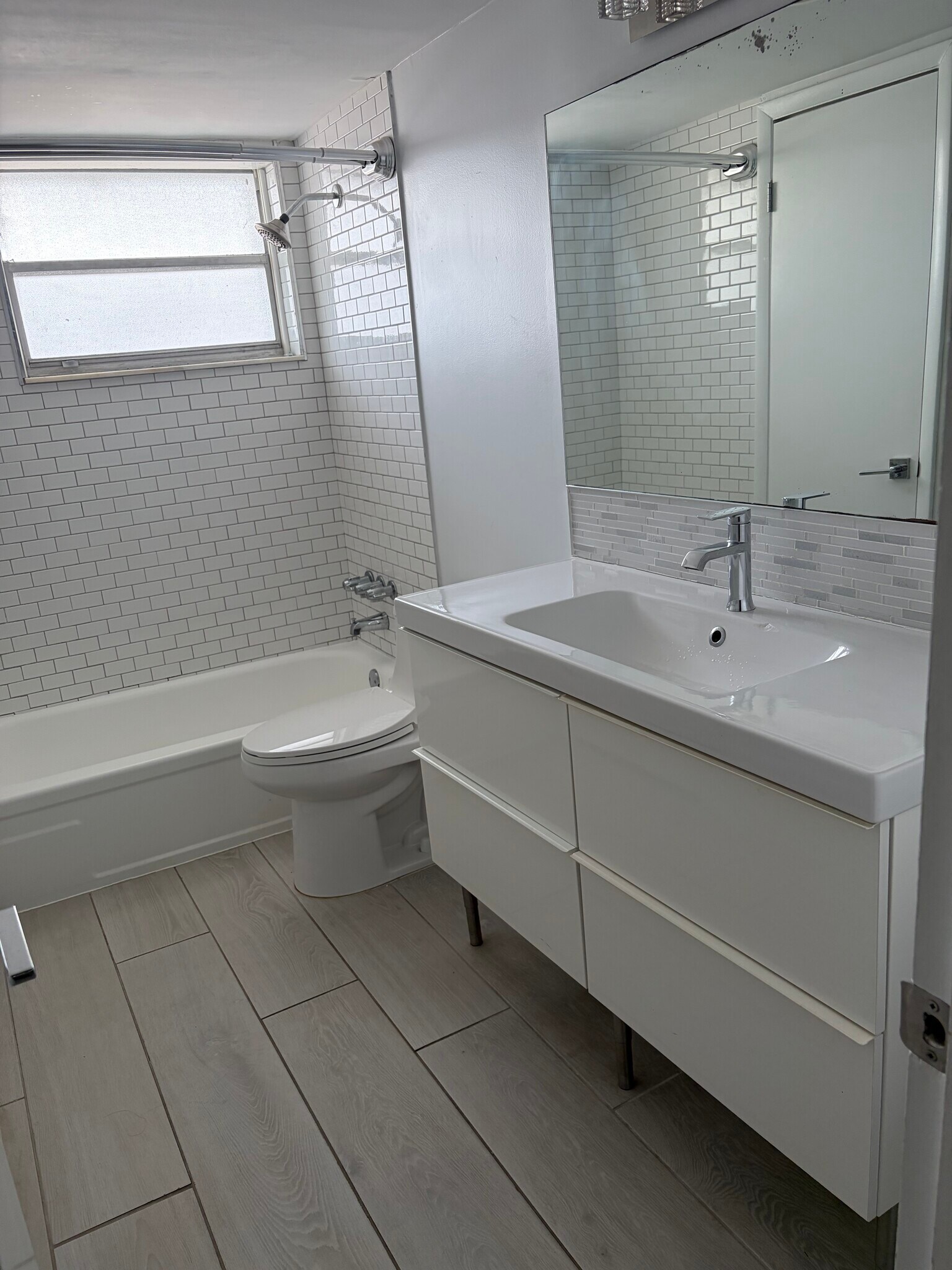 Building Photo - 1333 E Hallandale Beach Blvd