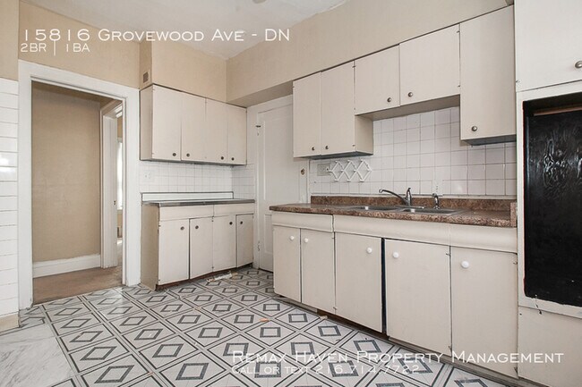 Building Photo - 15816 Grovewood Ave