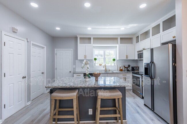 Building Photo - 2025 Jonesboro Rd SE