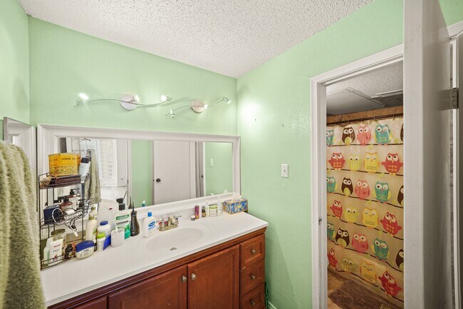 Building Photo - 2120 El Paseo St