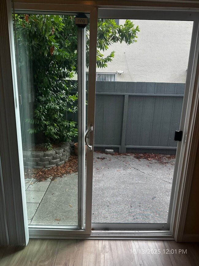 Building Photo - 2 Bedroom Condo