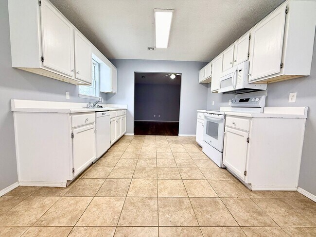 Building Photo - ***3102 NE 12th Street***