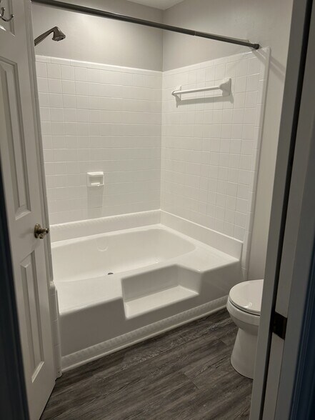 Building Photo - 9453 Kings Falls Dr