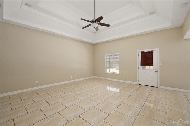 Building Photo - 13 E Xenops Ave