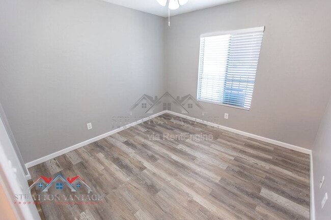 Building Photo - 448 N Lesueur