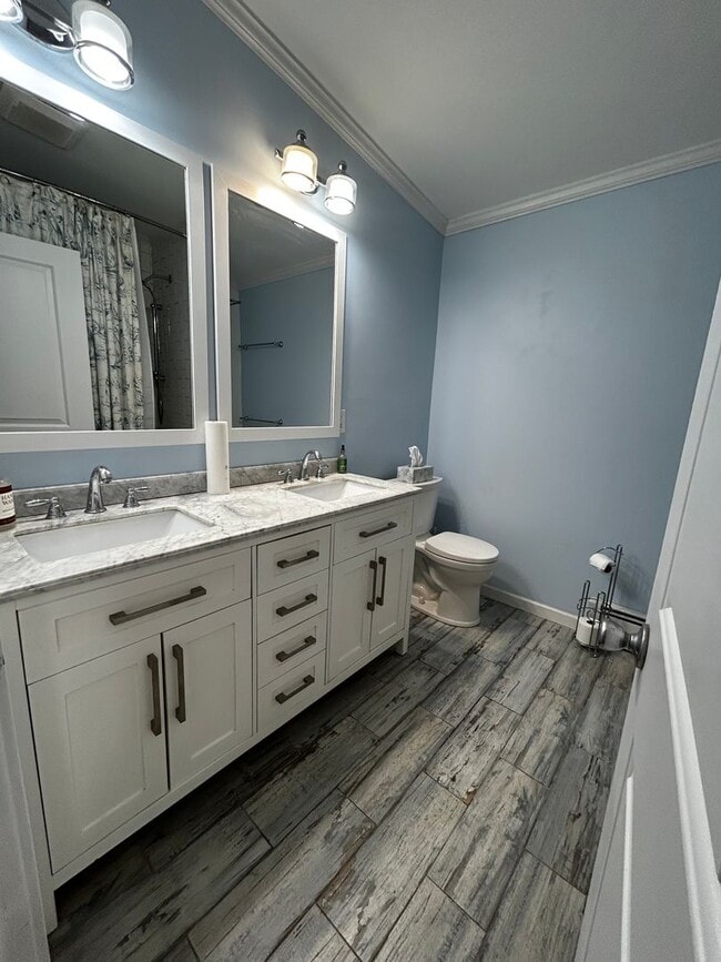 Building Photo - Dexter House for Rent - Walking Distance t...