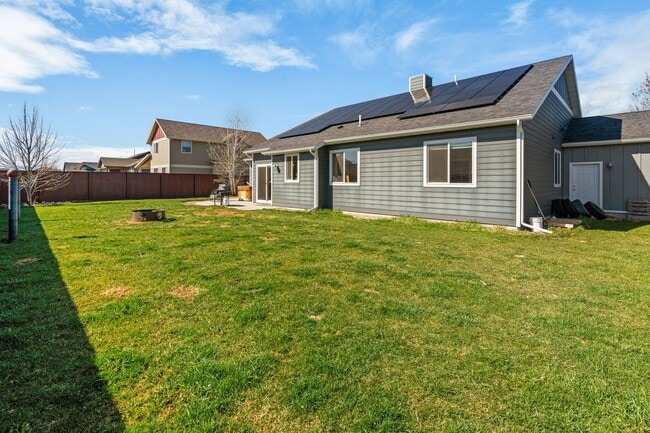Building Photo - Gorgeous 4 Bedroom Home in Ryen Glenn