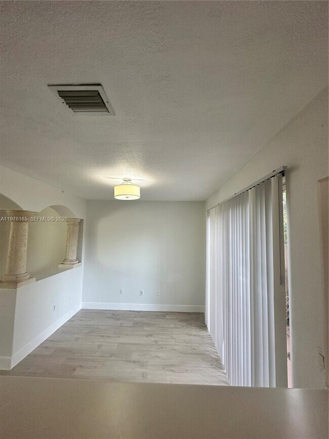 Building Photo - 1481 SE 24th Ct