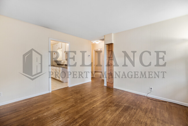 Building Photo - 1022 S Yale St
