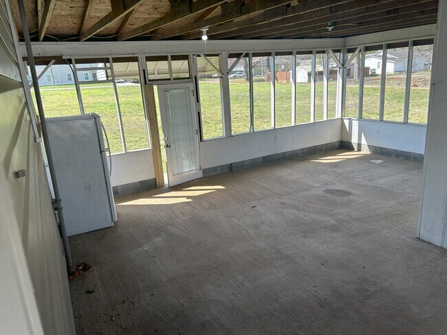 Building Photo - 3608 7th Ave SW