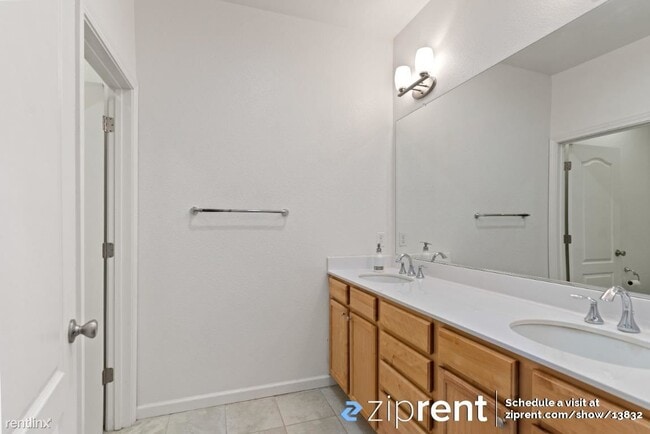 Building Photo - 3 br, 3 bath Condo - 311 Flinder Place, Sa...