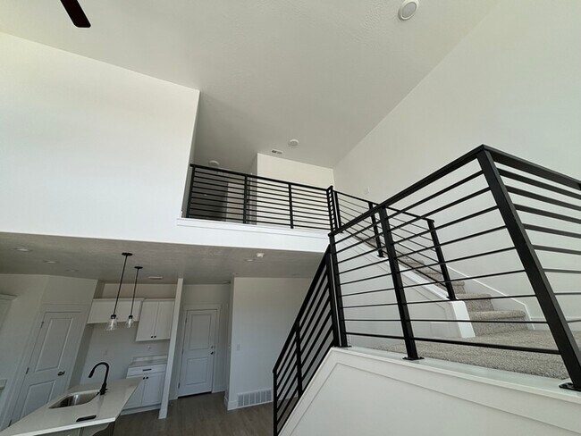 Building Photo - Townhouse in Saratoga Springs