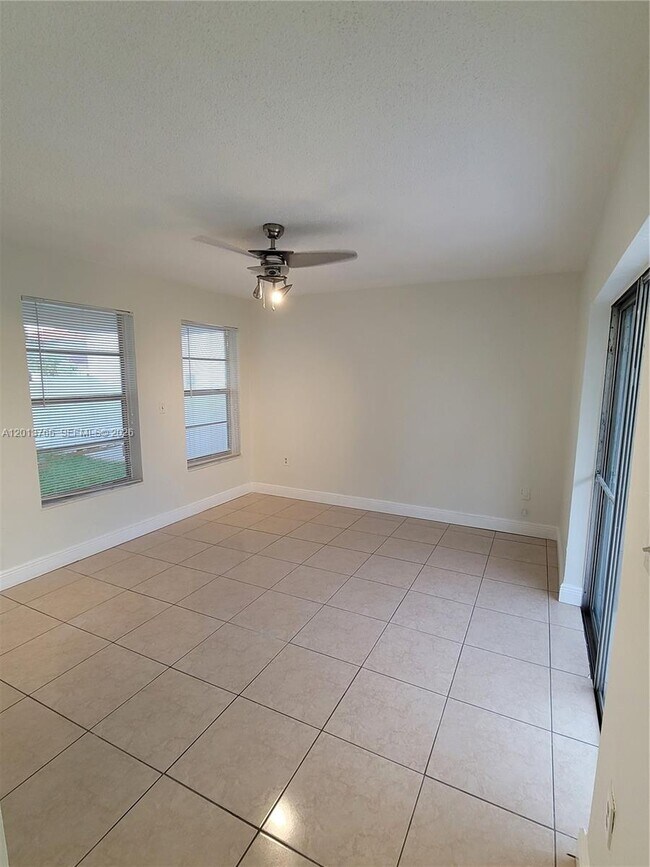 Building Photo - 3425 SW 89th Ave