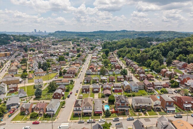 Building Photo - Newly renovated 3 bedroom home in McKees Rocks available now!