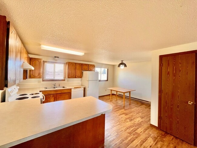Building Photo - 4832 Basswood Dr