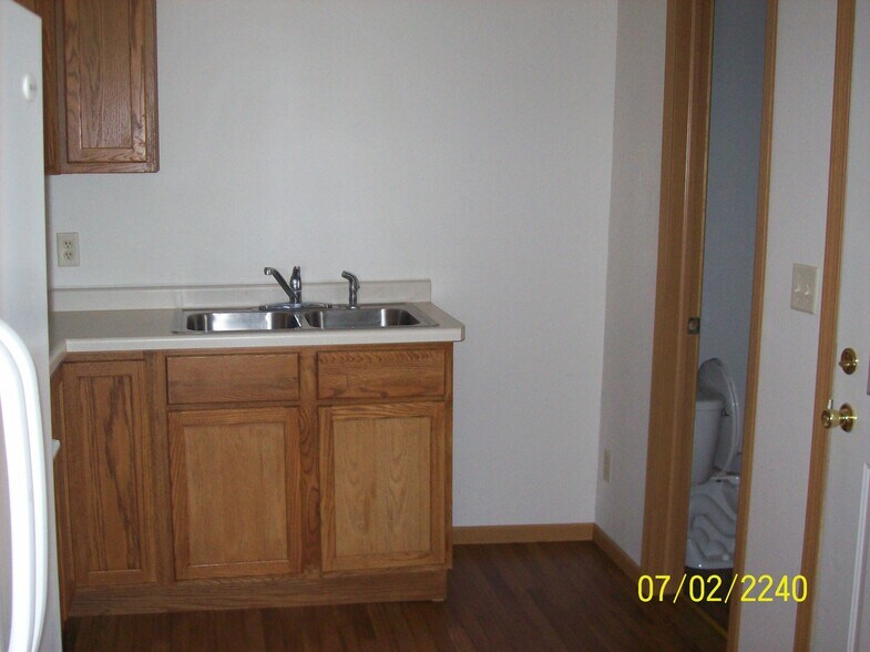 Building Photo - 828 Hobart St