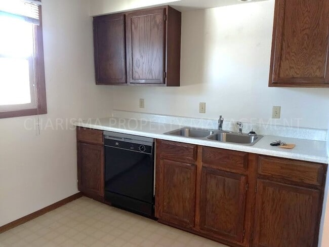 Building Photo - 2 BD - WHEN LOCATION, COMMUNITY AND PRICE ...