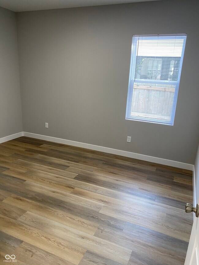 Building Photo - 931 N Beville Ave