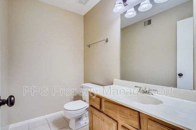 Building Photo - 521 E Kristal Way