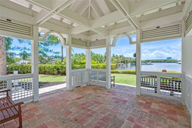Building Photo - 16500 Collins Ave