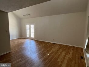Building Photo - 406 Williamsburg Ct