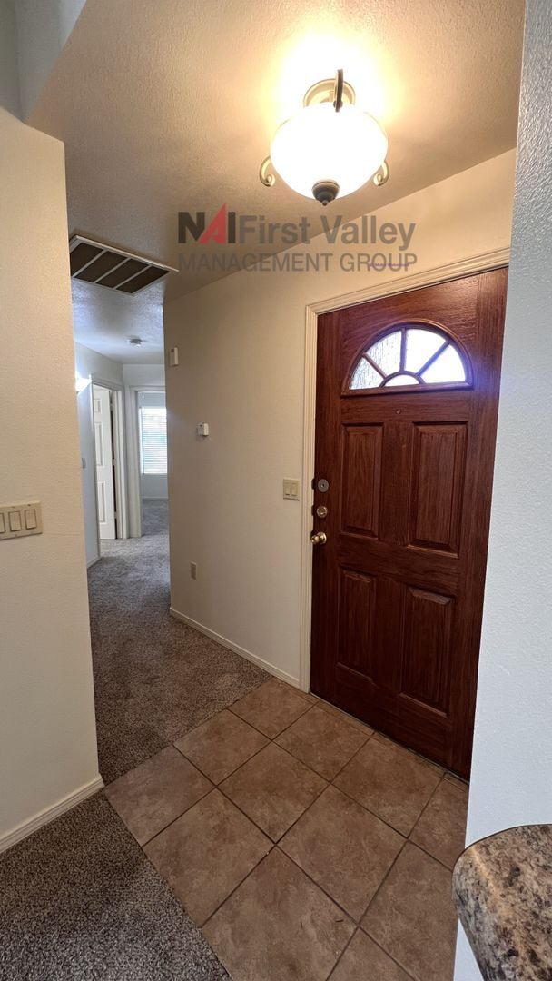 Building Photo - 3 Bedrooms, 2 Baths