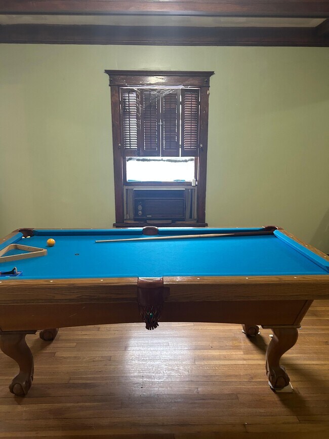 Building Photo - 7840 S Saginaw Ave