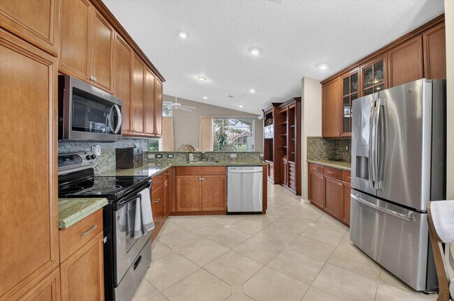 Building Photo - 5256 Glenville Dr