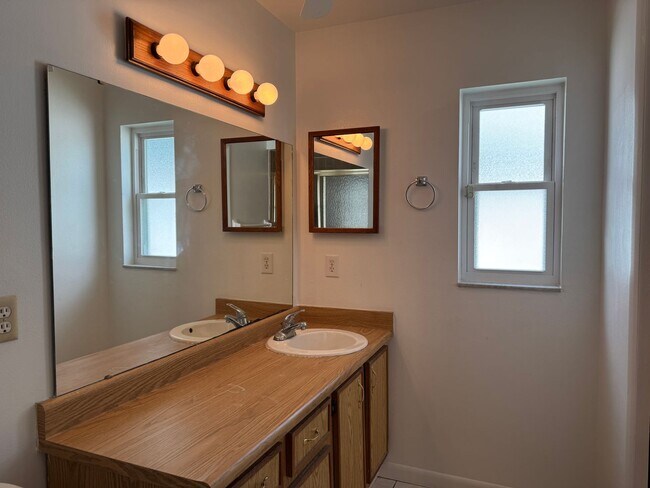 Building Photo - Meadow Woods Pool Home