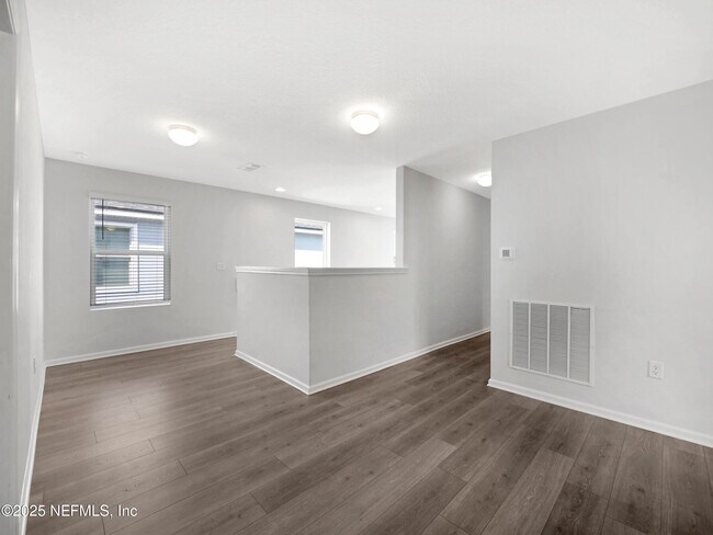 Building Photo - 597 Meadow Ridge Dr