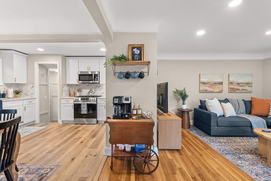 Building Photo - 6536 Lawnwood Ave